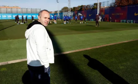 Andrés Iniesta visitó el entrenamiento del Barcelona