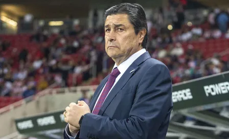 Chivas: Luis Fernando Tena ya definió a su pareja de centrales