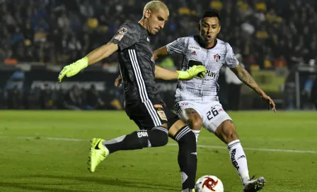 Nahuel criticó al VAR en duelo de Tigres, explicando la jugada con su celular