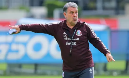 Tata Martino regresó a México tras disfrutar de sus vacaciones