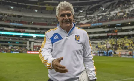 Tigres: Perrito estuvo atento a la conferencia del Tuca Ferretti