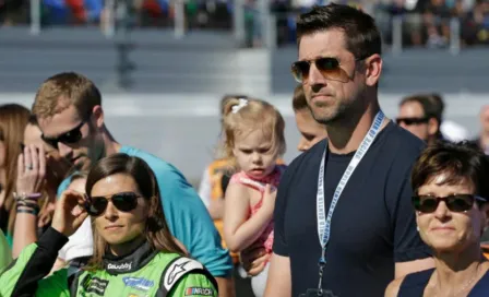 Aaron Rodgers y Danica Patrick mandaron 400 paletas a fan de Packers