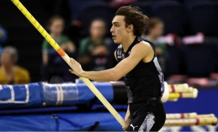 Duplantis volvió a romper récord de salto de pértiga