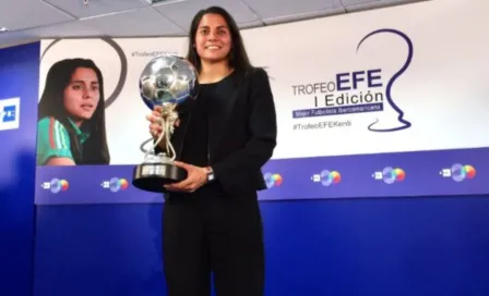 Kenti Robles, premiada como la mejor jugadora latinoamericana