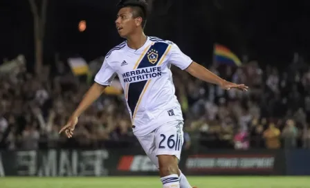 Efraín Álvarez salió lesionado en amistoso de LA Galaxy