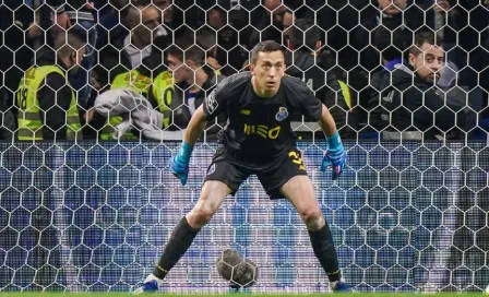 VIDEO: Marchesín atajó un penalti en la Europa League pero el VAR lo repitió 