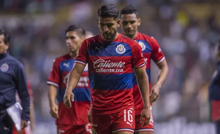 VIDEO: Miguel Ponce encaró y empujó a aficionado de Chivas