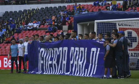 Cruz Azul: Jugadores muestran manta en apoyo a Pablo Aguilar