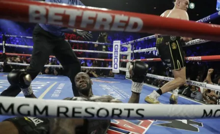 VIDEO: Tyson Fury lamió a Wilder en plena pelea