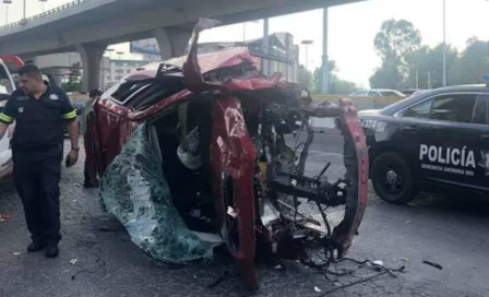 Automóvil cayó del Segundo Piso de Periférico a la altura de Torres de Satélite