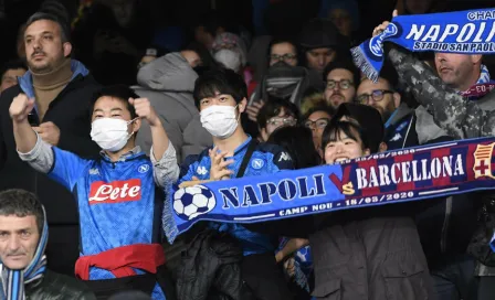 Aficionados del Napoli asistieron a San Paolo con cubrebocas por coronavirus