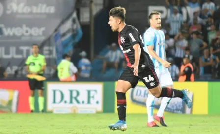 Jugador de Newell's Old Boys perdió el escudo de su playera en pleno partido 