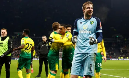 Tim Krul se vistió de héroe al atajar dos penaltis y eliminó al Tottenham de FA Cup