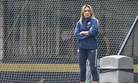 Ileana Dávila, entrenadora de Pumas, mostró sus dotes en lucha libre