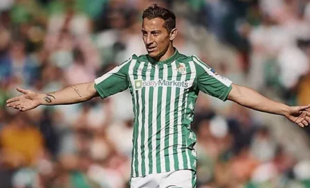 Andrés Guardado sufrió esguince pero estaría listo para el derbi de Sevilla