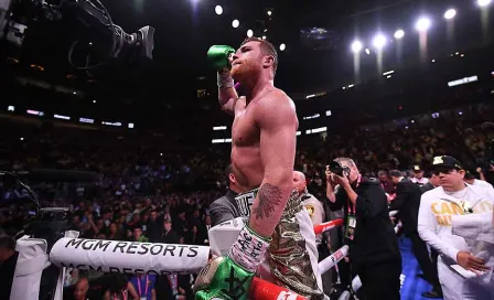 Canelo Álvarez jugó golf junto a John Sutcliffe