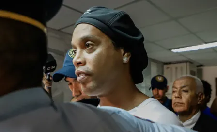 Equipos de presos paraguayos compiten por 'fichar' a Ronaldinho