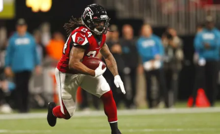 Falcons cortan de sus filas a Devonta Freeman y Desmond Trufant