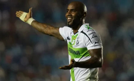 Felipe Baloy jugó Final con Santos, con playera que le aventaron de la tribuna