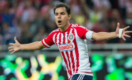 Chivas: Omar Bravo, el máximo anotador de cabeza con el Rebaño