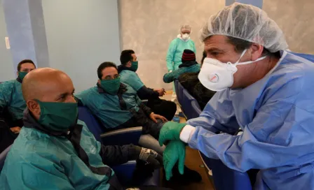 VIDEO: Médico rompió en llanto al no poder abrazar a su hijo por coronavirus