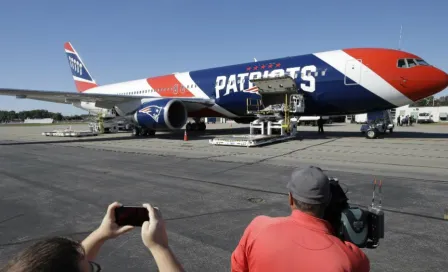 Avión de Patriots viajó a China por más de un millón de cubrebocas contra COVID-19