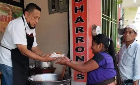 Local de carnitas regaló comida a vendedores ambulantes ante pandemia de COVID-19