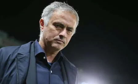 Mourinho se disculpó por ignorar contingencia y entrenar con jugadores de Tottenham 