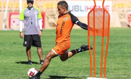 VIDEO: Jugador de Alebrijes donó sus tenis a un indigente