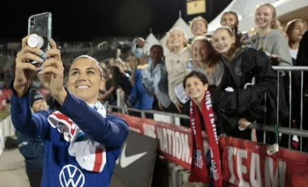 Alex Morgan realiza entrenamiento a días de dar a luz