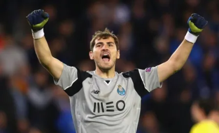 VIDEO: Iker Casillas 'cambió' a Cruz Azul por Pumas y cantó el Goya 