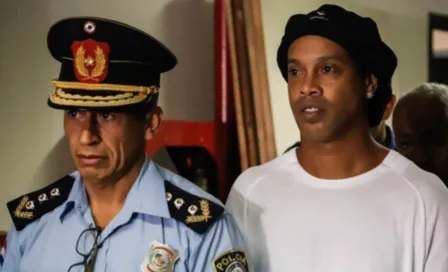 Ronaldinho pidió un balón en su arraigo domiciliario en Paraguay