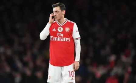 Mesut Özil rechazó reducción salarial del Arsenal