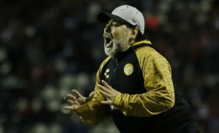 Maradona aconseja suspender el descenso en Argentina