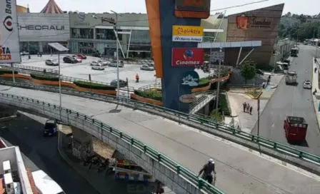 VIDEO: Mujer policía evita que un hombre se arroje de un puente de Naucalpan 