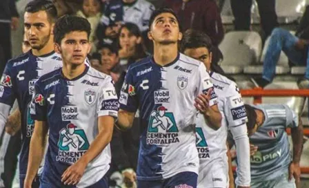 Kevin Álvarez regaló una rosa a su madre previo a juego de eLigaMX