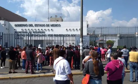 VIDEO: Familiares de reos rompieron puerta del Penal de Chalco