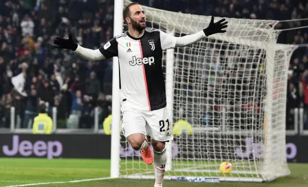 Gonzalo Higuaín regresó a Turín para reportar con la Juventus 