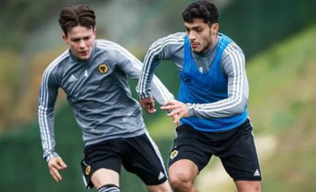 Raúl Jiménez ya entrena con sus compañeros en grupos, con el Wolverhampton