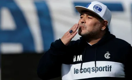 Gimnasia planearía renovar contrato de Diego Maradona