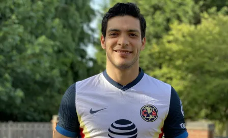 Raúl Jiménez presumió la nueva playera del América