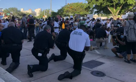 Policías de Miami se arrodillaron junto a manifestantes en oración por George Floyd