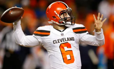 Baker Mayfield planea hincarse durante el himno de EU en 2020