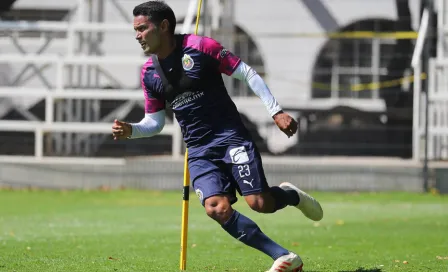 Chivas: Preparador físico aseguró que el futbolista positivo por Covid entrena sin dificultades