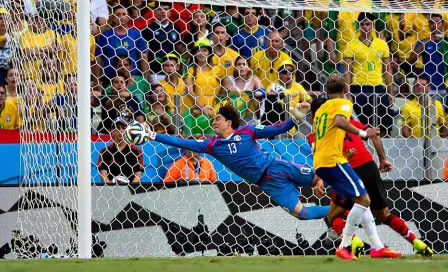 VIDEO: FIFA recordó la atajada de Memo Ochoa a Neymar en Brasil 2014 