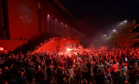 Liverpool: Policías condenaron festejos de aficionados de los Reds en Anfield por el título