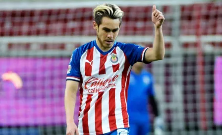 Chivas: Jesús Angulo levanta la mano para ganarse la titularidad con Guadalajara