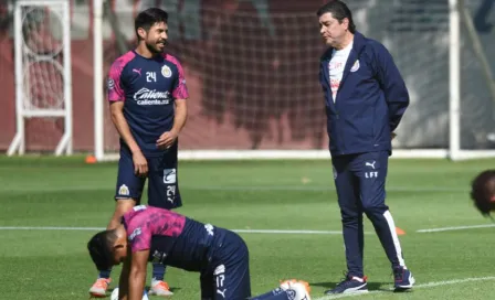 Tena: 'Oribe Peralta todavía puede aportar a Chivas en la cancha a pesar de su edad'