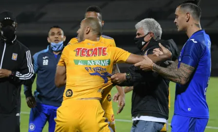 VIDEO: Guido Pizarro insultó a Siboldi y el Tuca lo fue a regañar