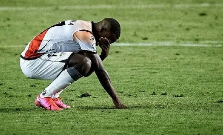 Video: Luis Advíncula rompió en llanto tras cometer penal en el Rayo vs Las Palmas